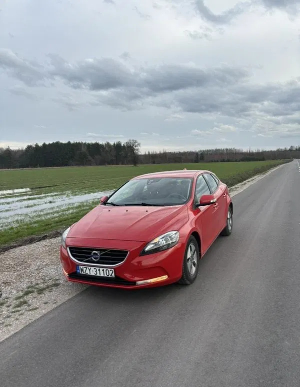 samochody osobowe Volvo V40 cena 37000 przebieg: 140000, rok produkcji 2013 z Mszczonów